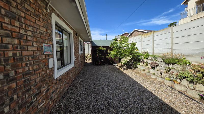 3 Bedroom Property for Sale in Fraaiuitsig Western Cape
